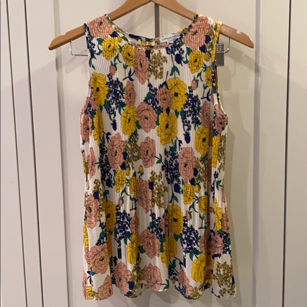 Carolina Belle floral, accordion sleeveless top